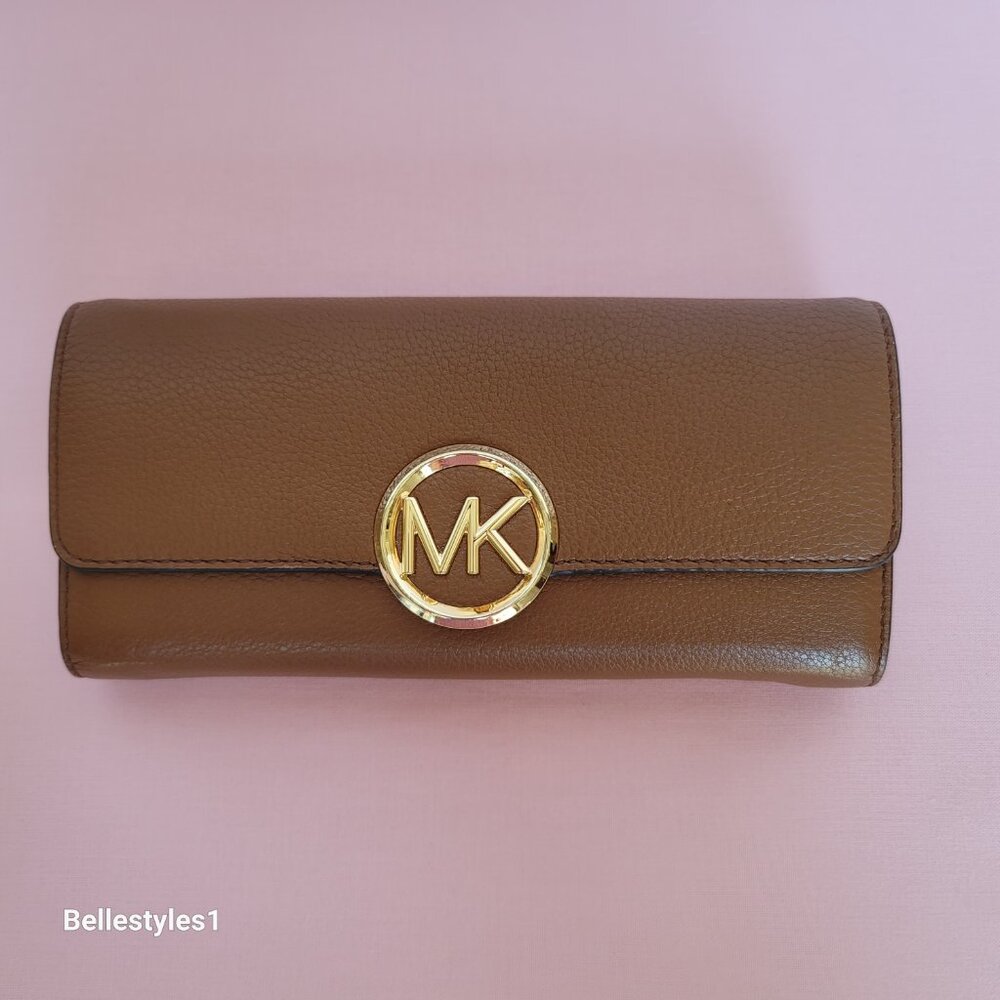 MICHAEL KORS Pebbled Leather Flap Large Wallet-Luggage color. PRE-OWNED/USED.⭐ - Picture 11 of 16
